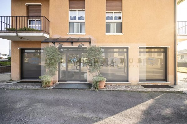 negozio in vendita a Triuggio in zona Ponte