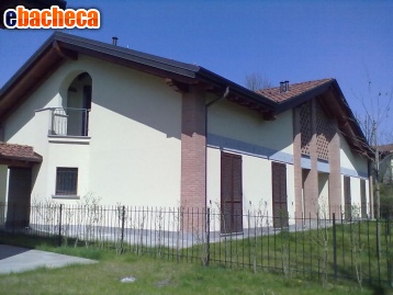 appartamento in vendita a Triuggio in zona Canonica Lambro