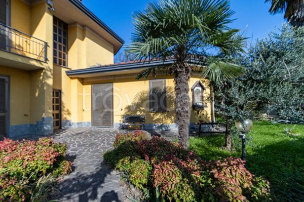 casa indipendente in vendita a Triuggio in zona Tregasio