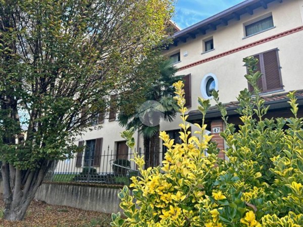 appartamento in vendita a Triuggio in zona Tregasio