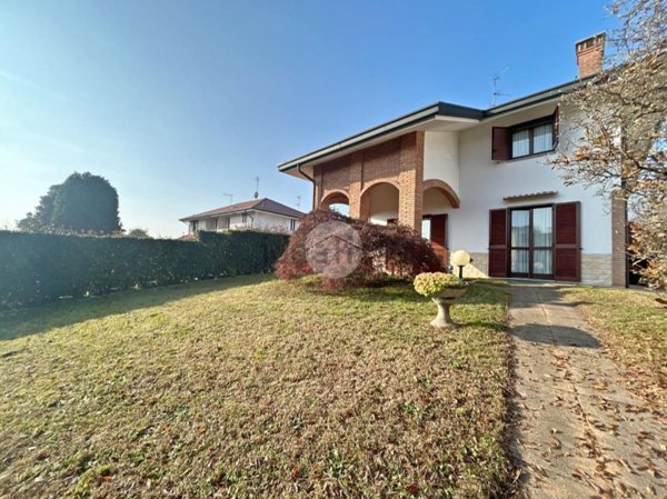 appartamento in vendita a Triuggio in zona Canonica Lambro