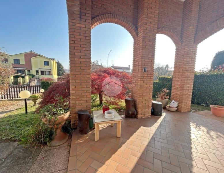 casa indipendente in vendita a Triuggio in zona Canonica Lambro