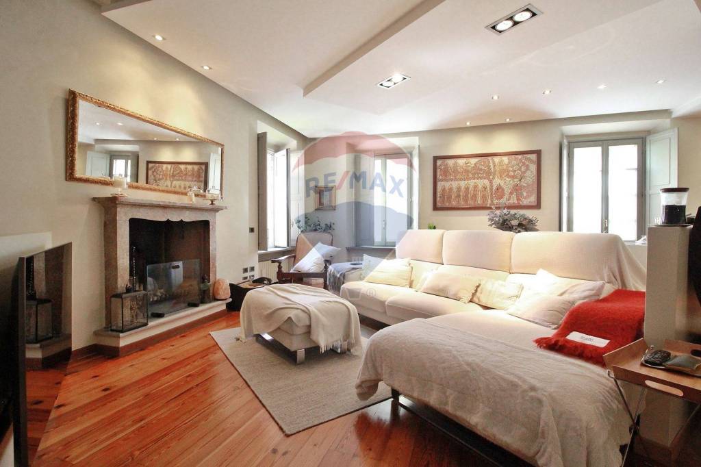 appartamento in vendita a Triuggio in zona Canonica Lambro