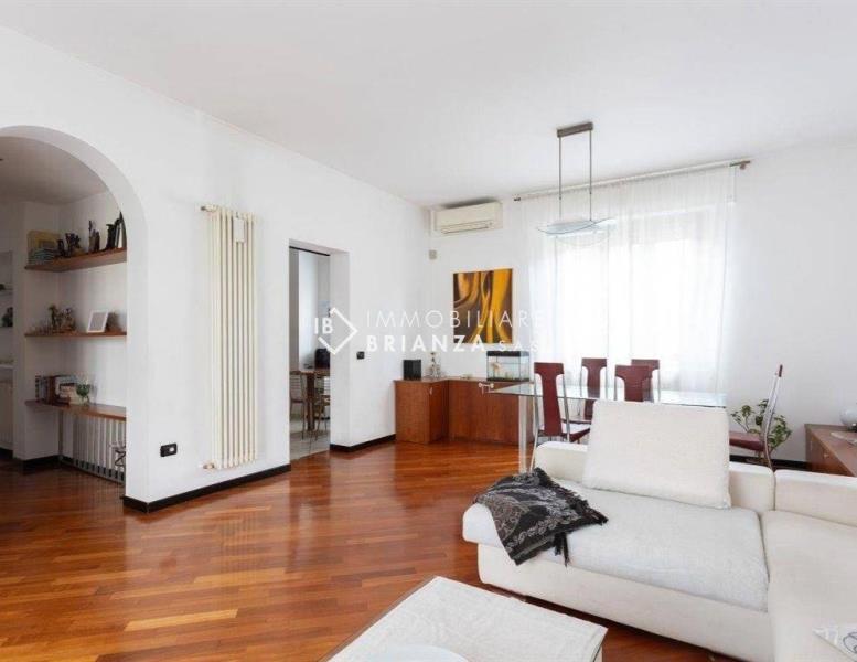 casa indipendente in vendita a Triuggio in zona Canonica Lambro