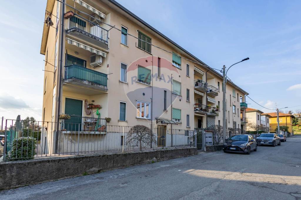 appartamento in vendita a Triuggio in zona Canonica Lambro