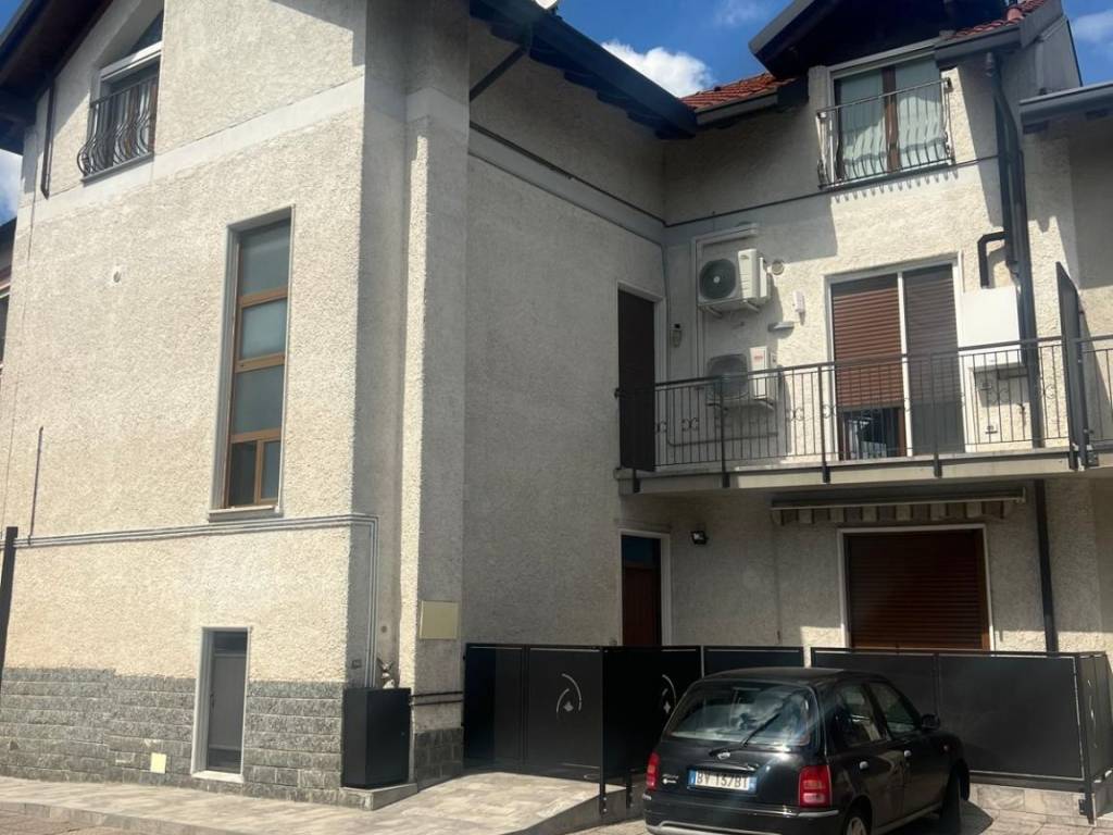 appartamento in vendita a Triuggio in zona Tregasio