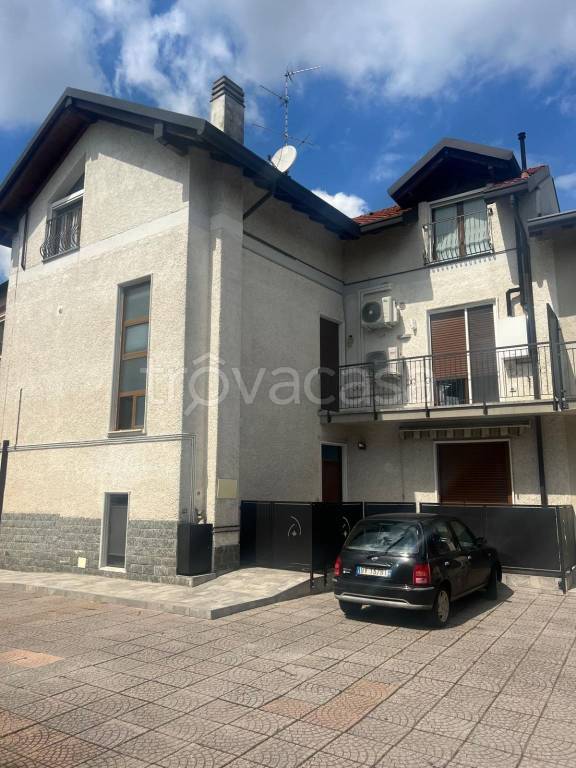appartamento in vendita a Triuggio in zona Tregasio