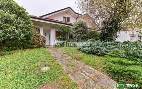 casa indipendente in vendita a Triuggio