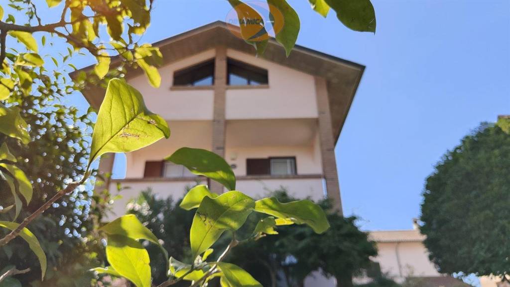 casa indipendente in vendita a Triuggio in zona Canonica Lambro