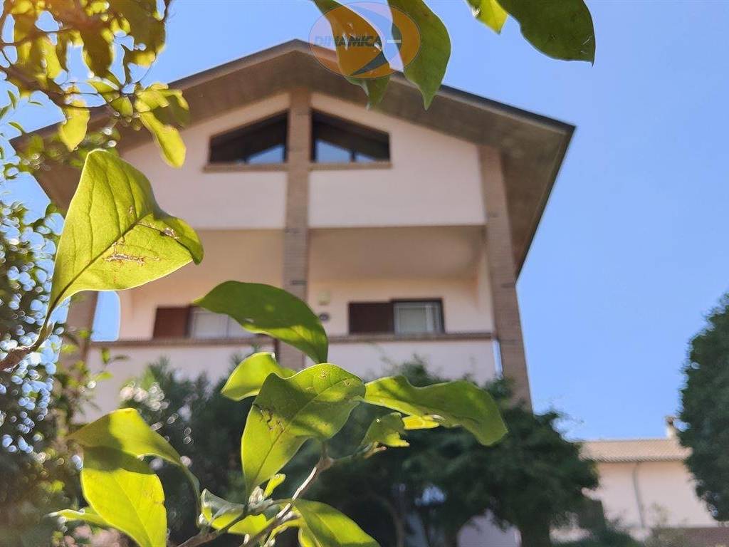 casa indipendente in vendita a Triuggio in zona Canonica Lambro