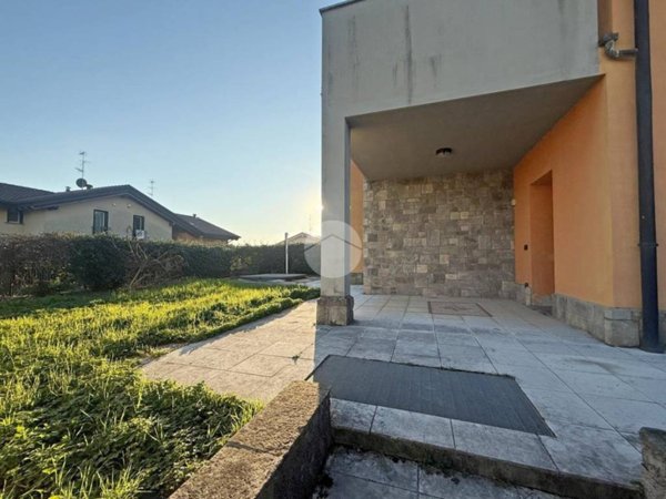 appartamento in vendita a Triuggio in zona Canonica Lambro