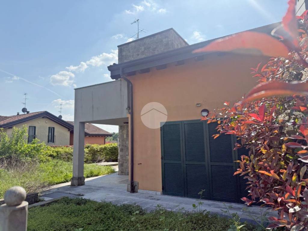 appartamento in vendita a Triuggio in zona Canonica Lambro