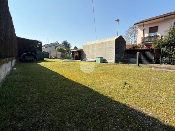 casa indipendente in vendita a Triuggio in zona Canonica Lambro