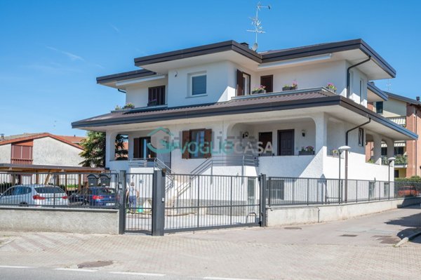 appartamento in vendita a Triuggio in zona Tregasio