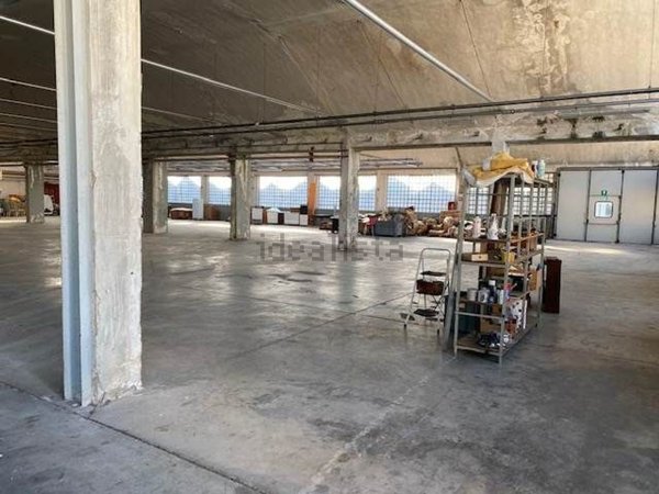 locale di sgombero in vendita a Triuggio