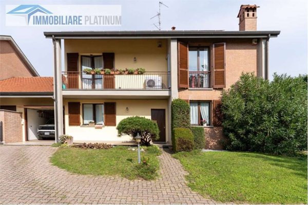 casa indipendente in vendita a Triuggio in zona Canonica Lambro