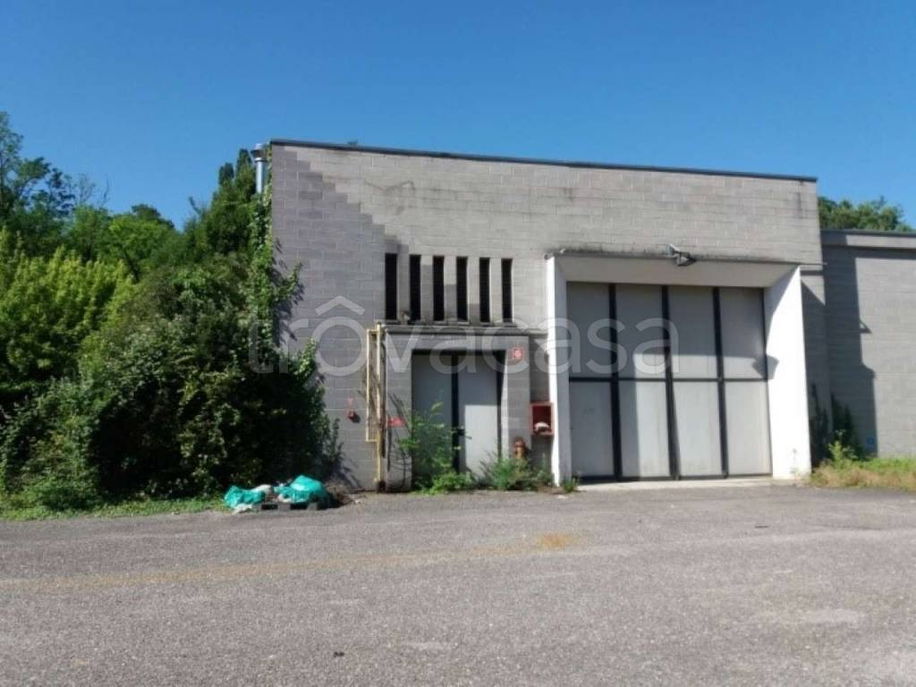 locale commerciale in vendita a Triuggio