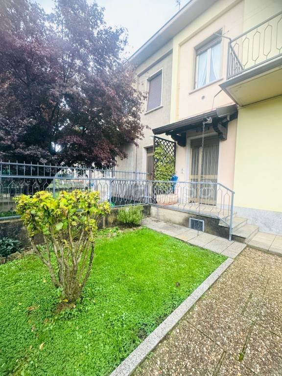 appartamento in vendita a Triuggio in zona Canonica Lambro