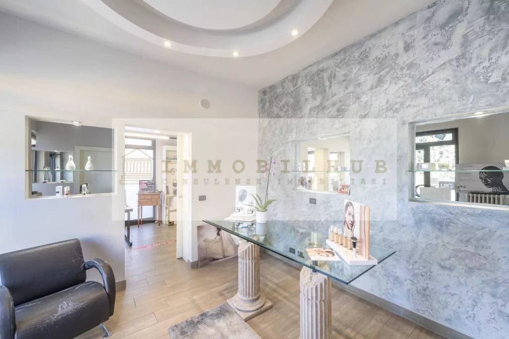 negozio in vendita a Triuggio in zona Ponte