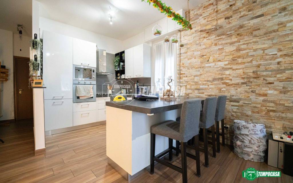 appartamento in vendita a Triuggio in zona Canonica Lambro