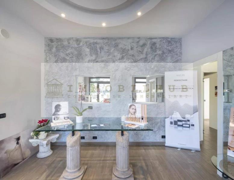 negozio in vendita a Triuggio in zona Ponte