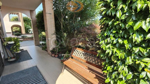 casa indipendente in vendita a Triuggio in zona Canonica Lambro