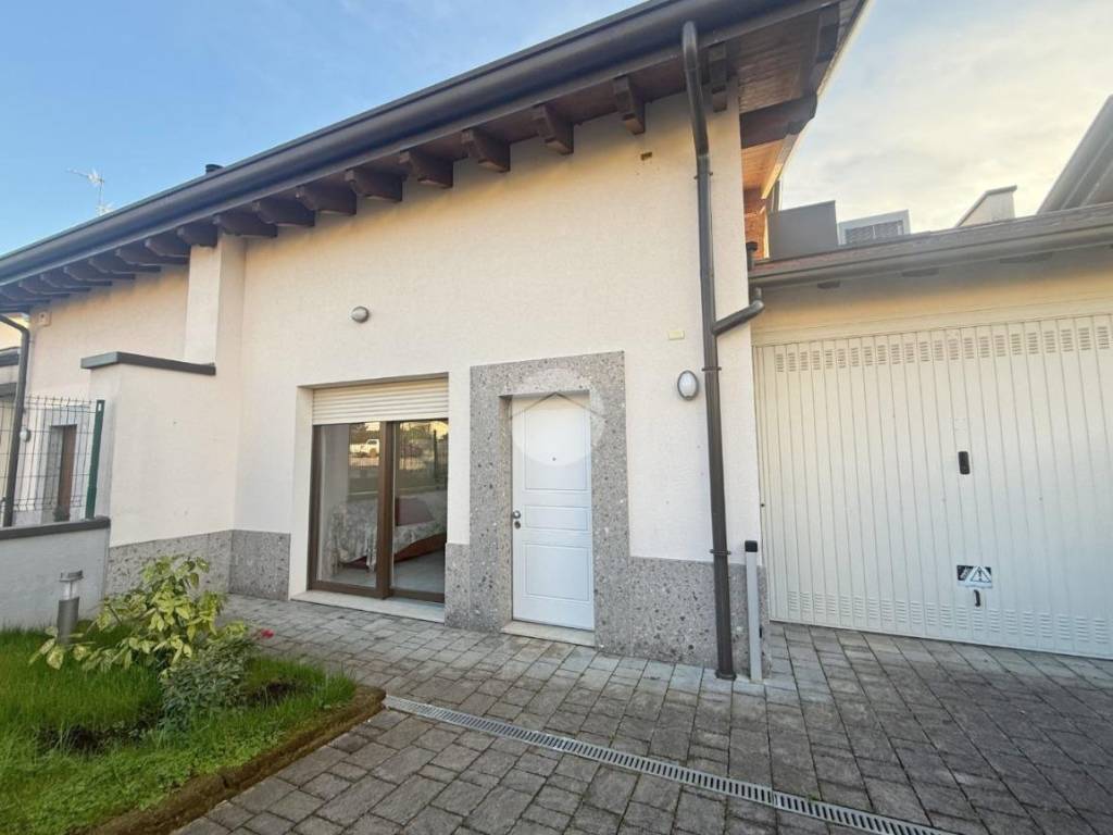 casa indipendente in vendita a Triuggio in zona Canonica Lambro