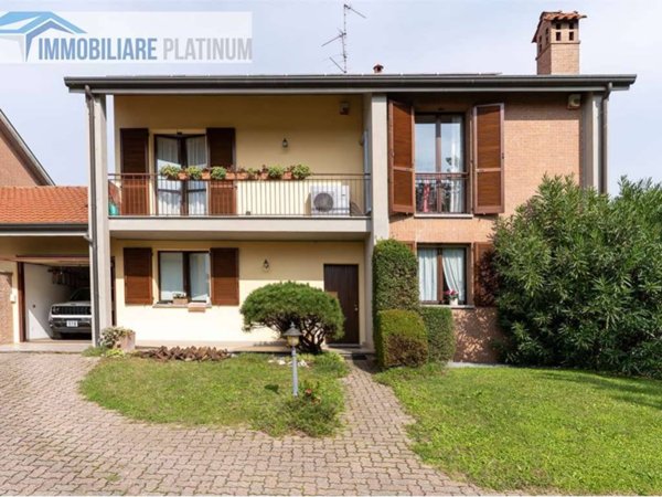 casa indipendente in vendita a Triuggio in zona Canonica Lambro