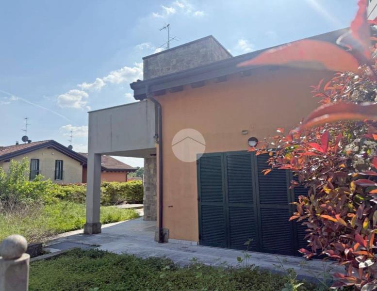 casa indipendente in vendita a Triuggio in zona Canonica Lambro