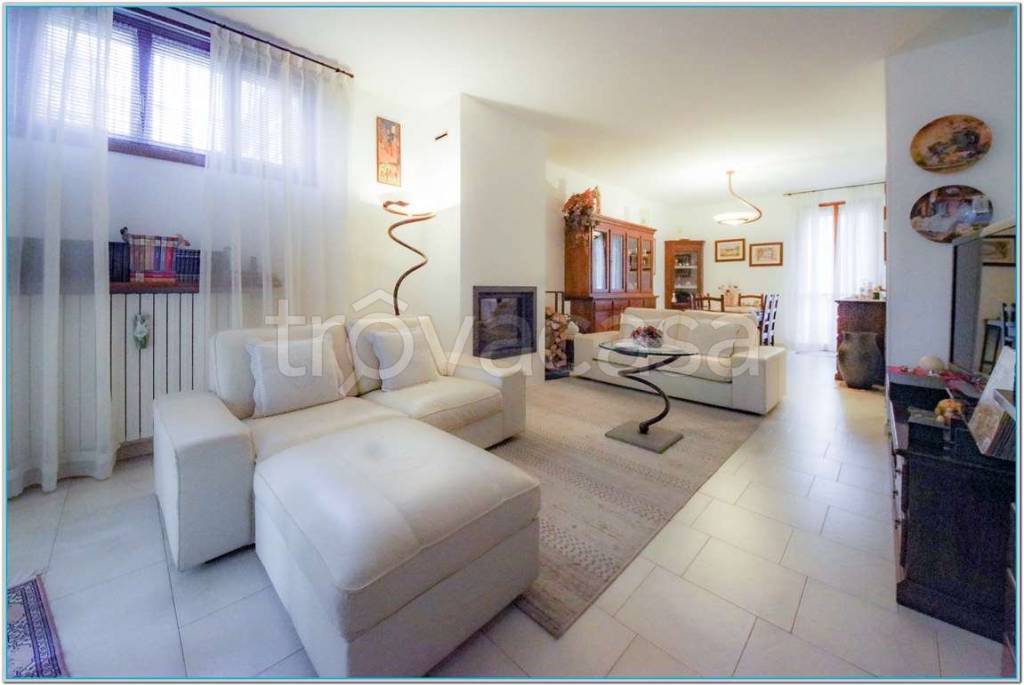 casa indipendente in vendita a Triuggio