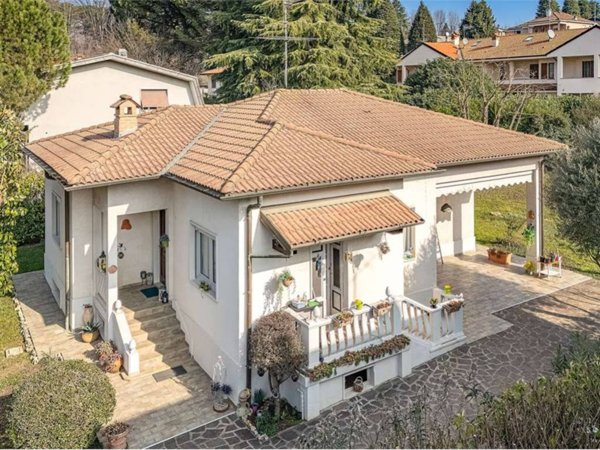 casa indipendente in vendita a Triuggio