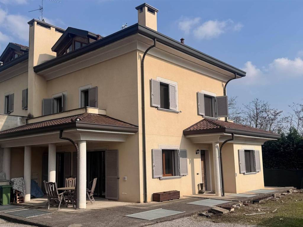 casa indipendente in vendita a Triuggio