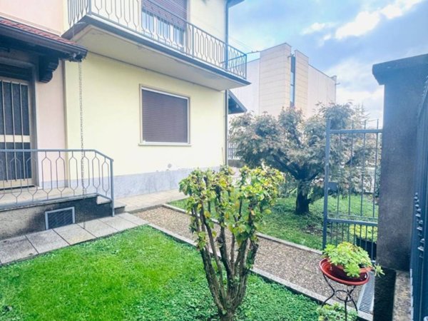 appartamento in vendita a Triuggio in zona Canonica Lambro