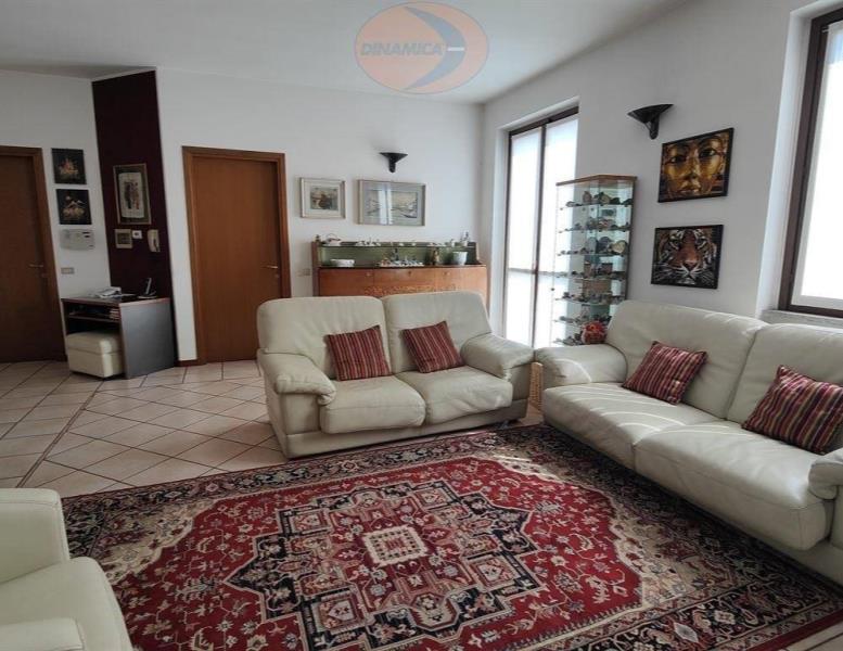 casa indipendente in vendita a Triuggio in zona Canonica Lambro