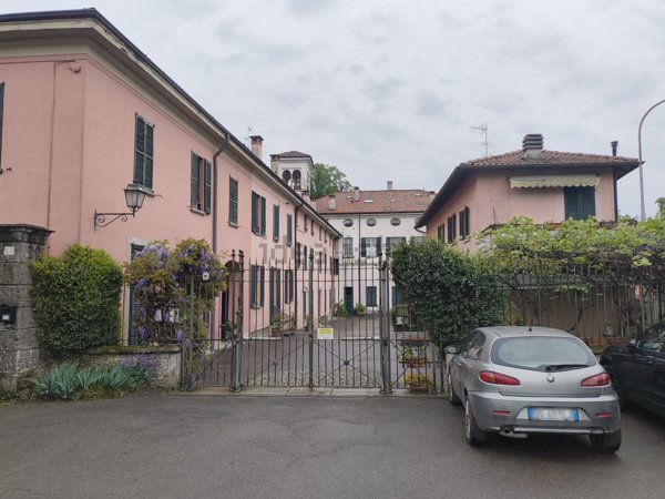 appartamento in vendita a Triuggio in zona Canonica Lambro