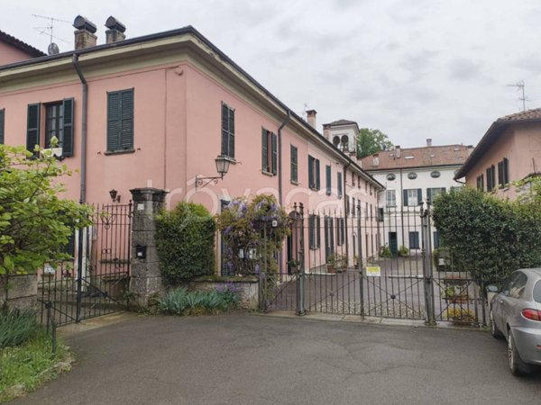 appartamento in vendita a Triuggio in zona Canonica Lambro