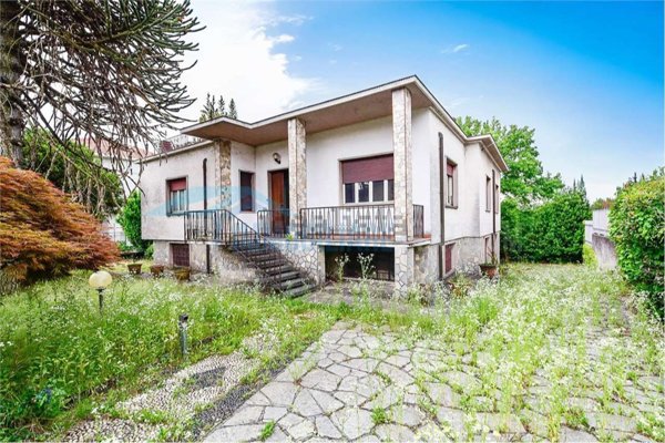 casa indipendente in vendita a Triuggio
