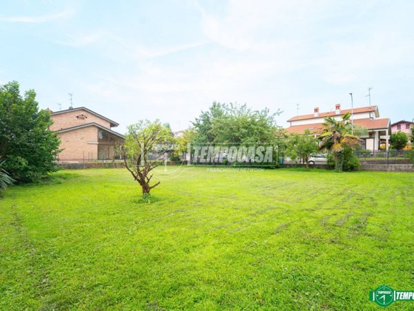 terreno edificabile in vendita a Triuggio in zona Canonica Lambro