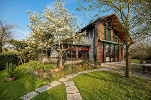 casa indipendente in vendita a Triuggio in zona Canonica Lambro