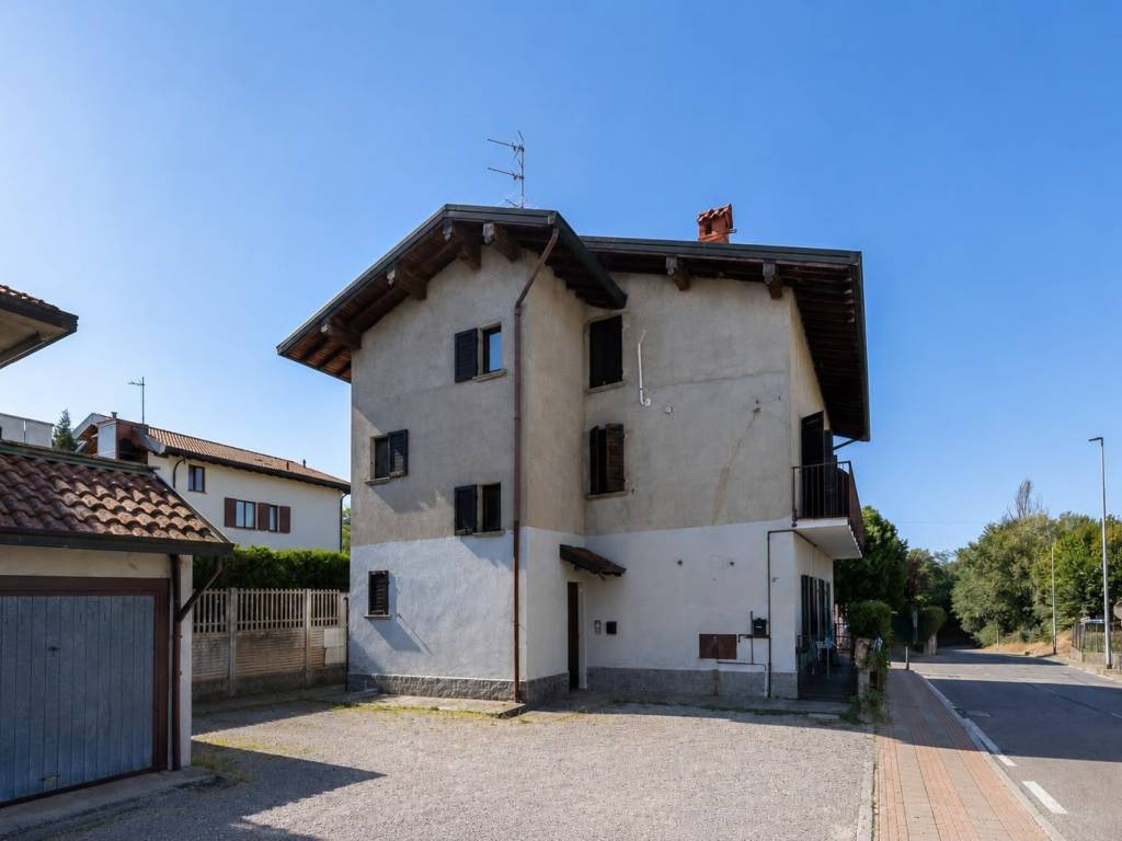 appartamento in vendita a Triuggio in zona Canonica Lambro