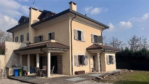 casa indipendente in vendita a Triuggio