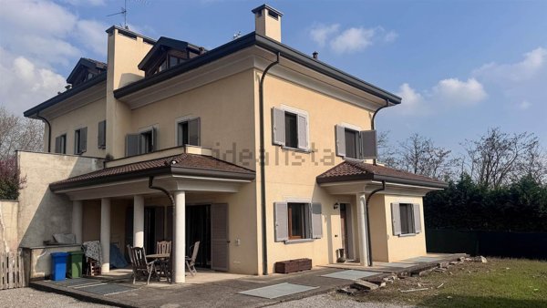 casa indipendente in vendita a Triuggio
