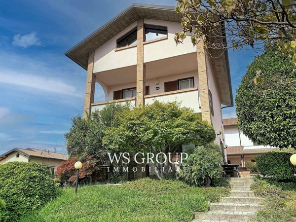 casa indipendente in vendita a Triuggio in zona Canonica Lambro