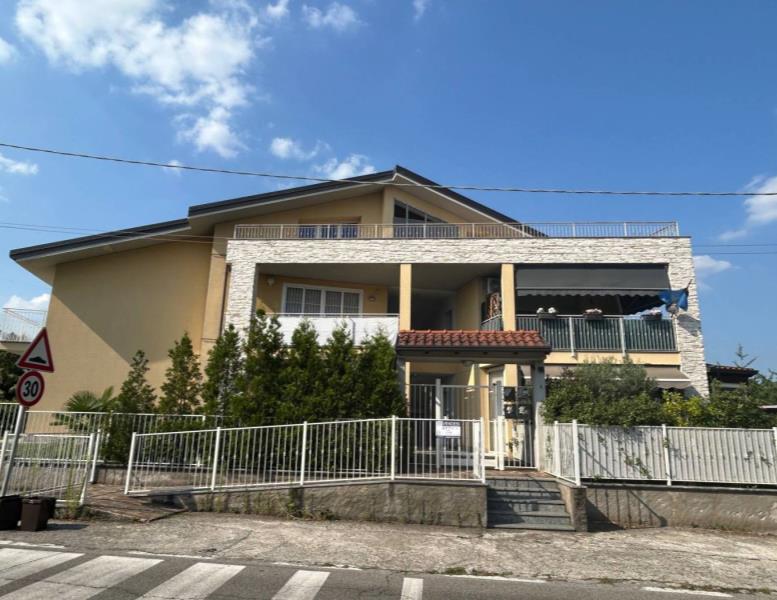 appartamento in vendita ad Usmate Velate in zona San Luigi