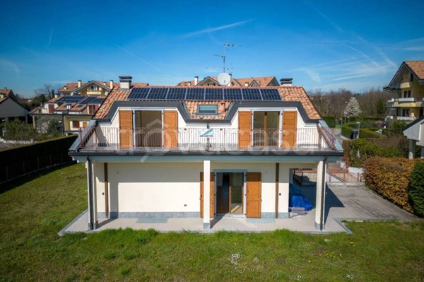 casa indipendente in vendita ad Usmate Velate