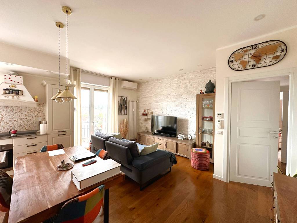 appartamento in vendita ad Usmate Velate