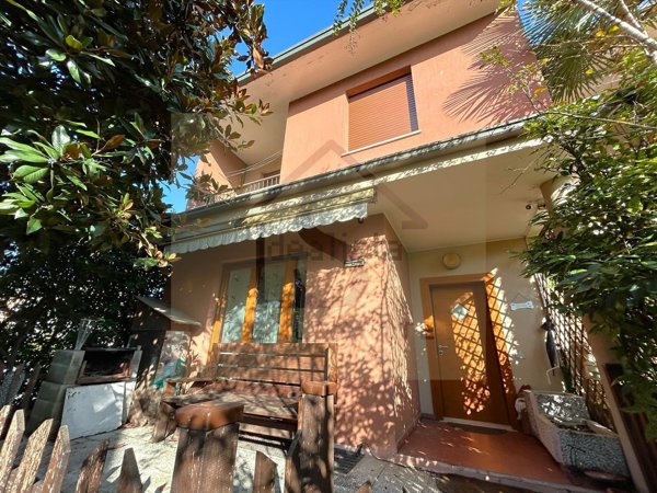 casa indipendente in vendita ad Usmate Velate