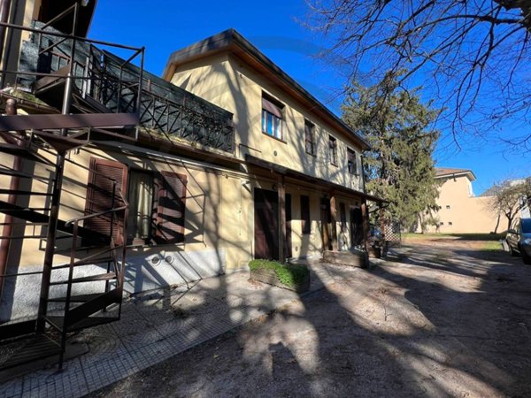 appartamento in vendita ad Usmate Velate