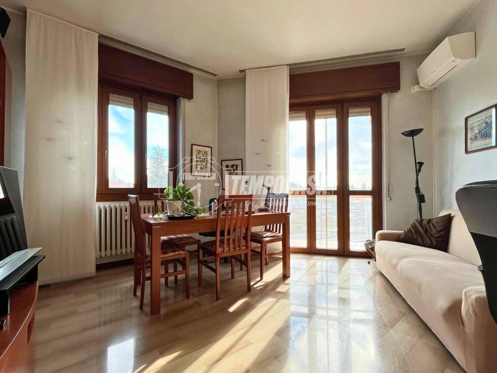 appartamento in vendita ad Usmate Velate