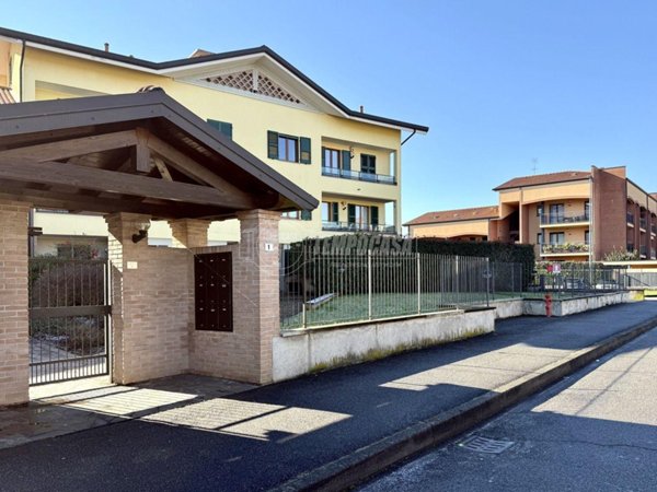 appartamento in vendita ad Usmate Velate